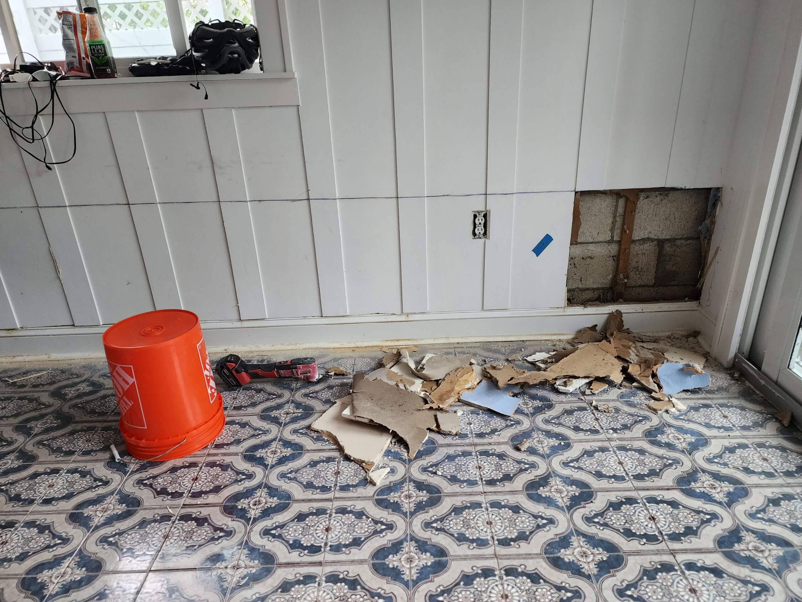 Removal Of Wall Damage After Flood2