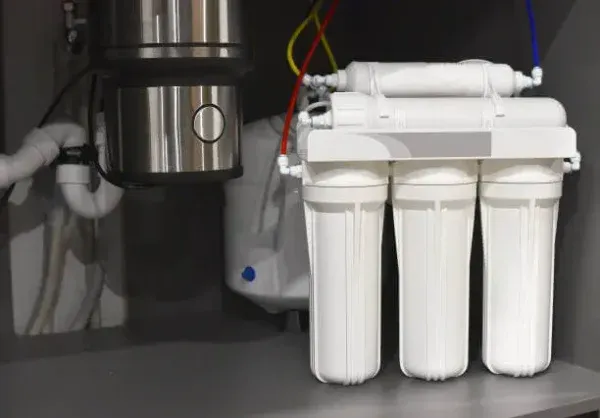 Tip Top Plumbing Company ensures a seamless water filtration installation process with expertly mounted systems for Florida homes.