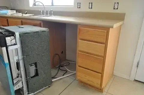 Tip Top Plumbing provides expert installation of water-dependent home appliances in Broward County homes, including visible plumbing connections, shutoff valves, and secure hose routing for washers and dishwashers.